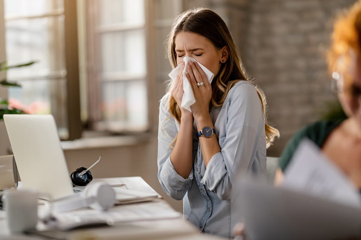 Understanding Nasal Sprays: How Steroids and Decongestants Work Differently